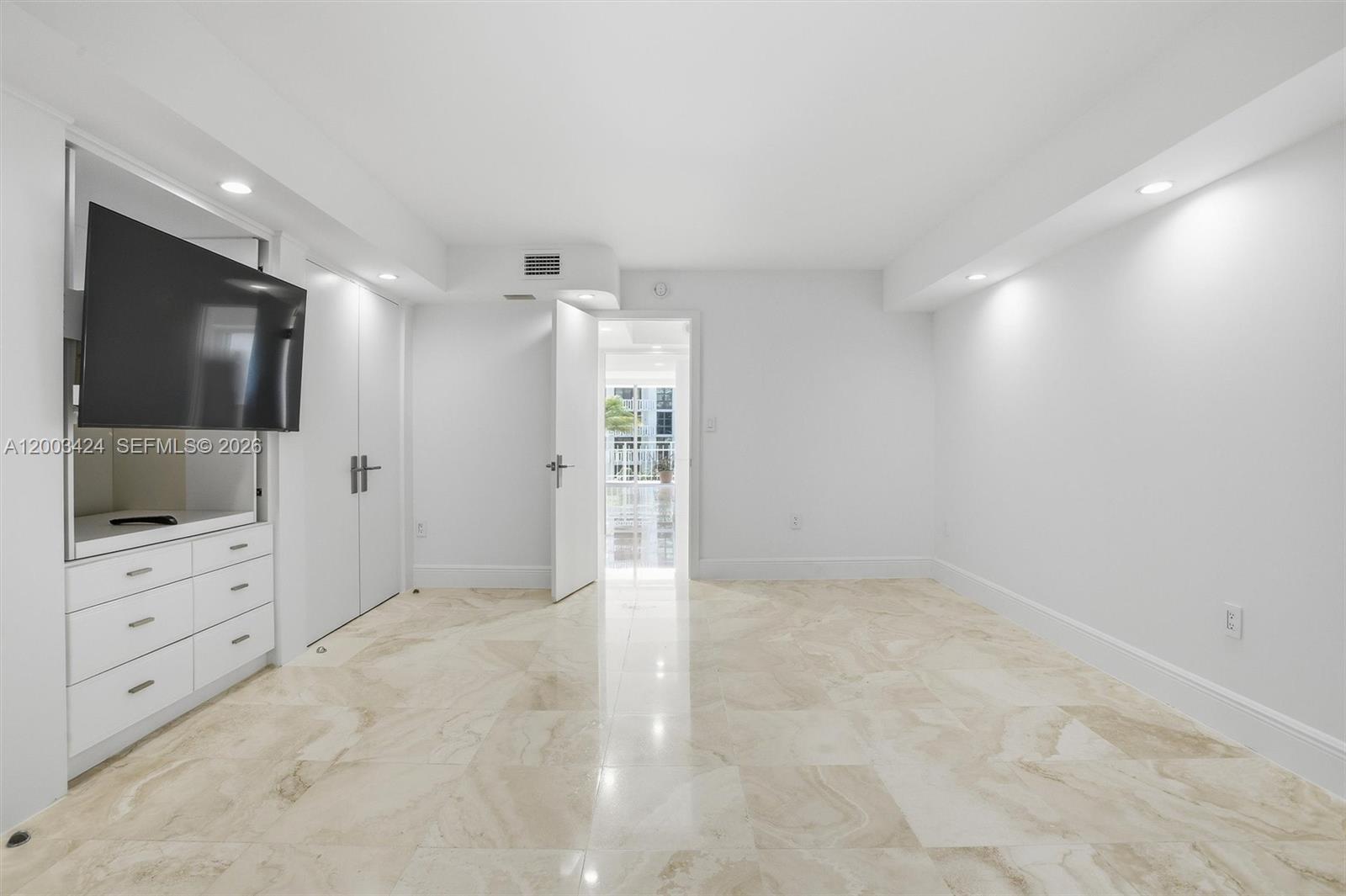 600 Grapetree Dr #4BS, Key Biscayne FL 33149