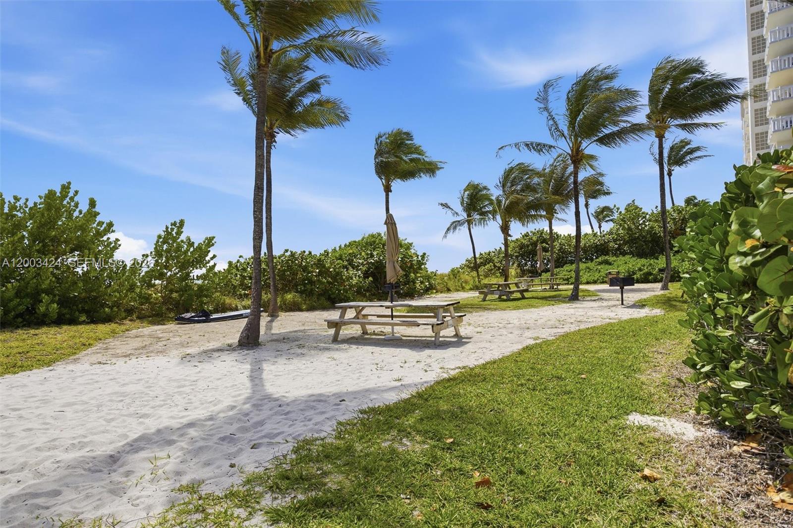600 Grapetree Dr #4BS, Key Biscayne FL 33149