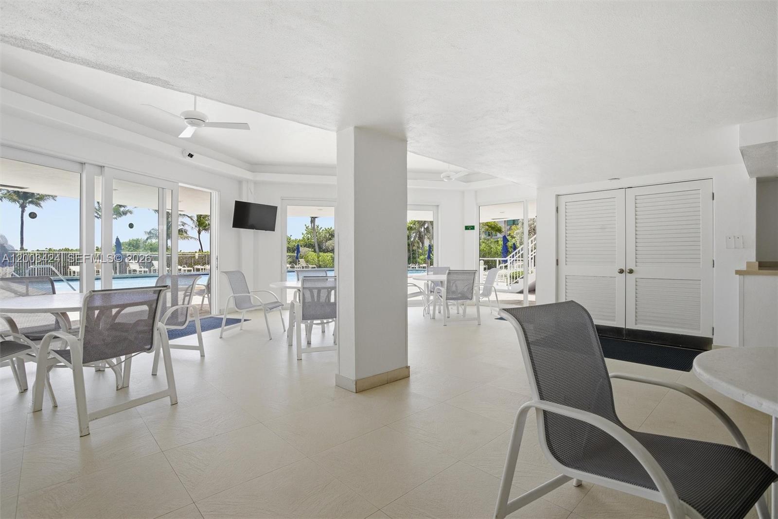 600 Grapetree Dr #4BS, Key Biscayne FL 33149