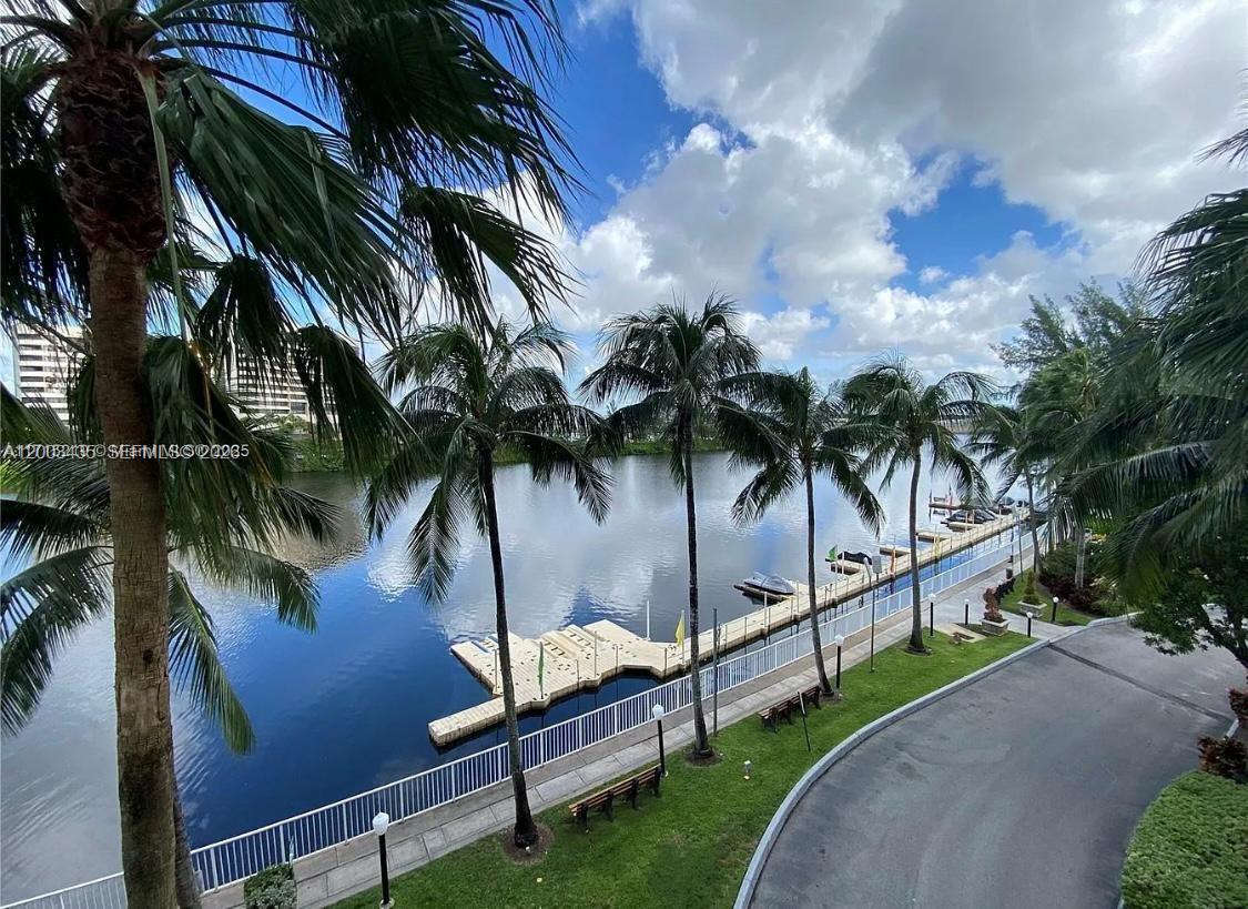 5077 NW 7th St #1107, Miami FL 33126