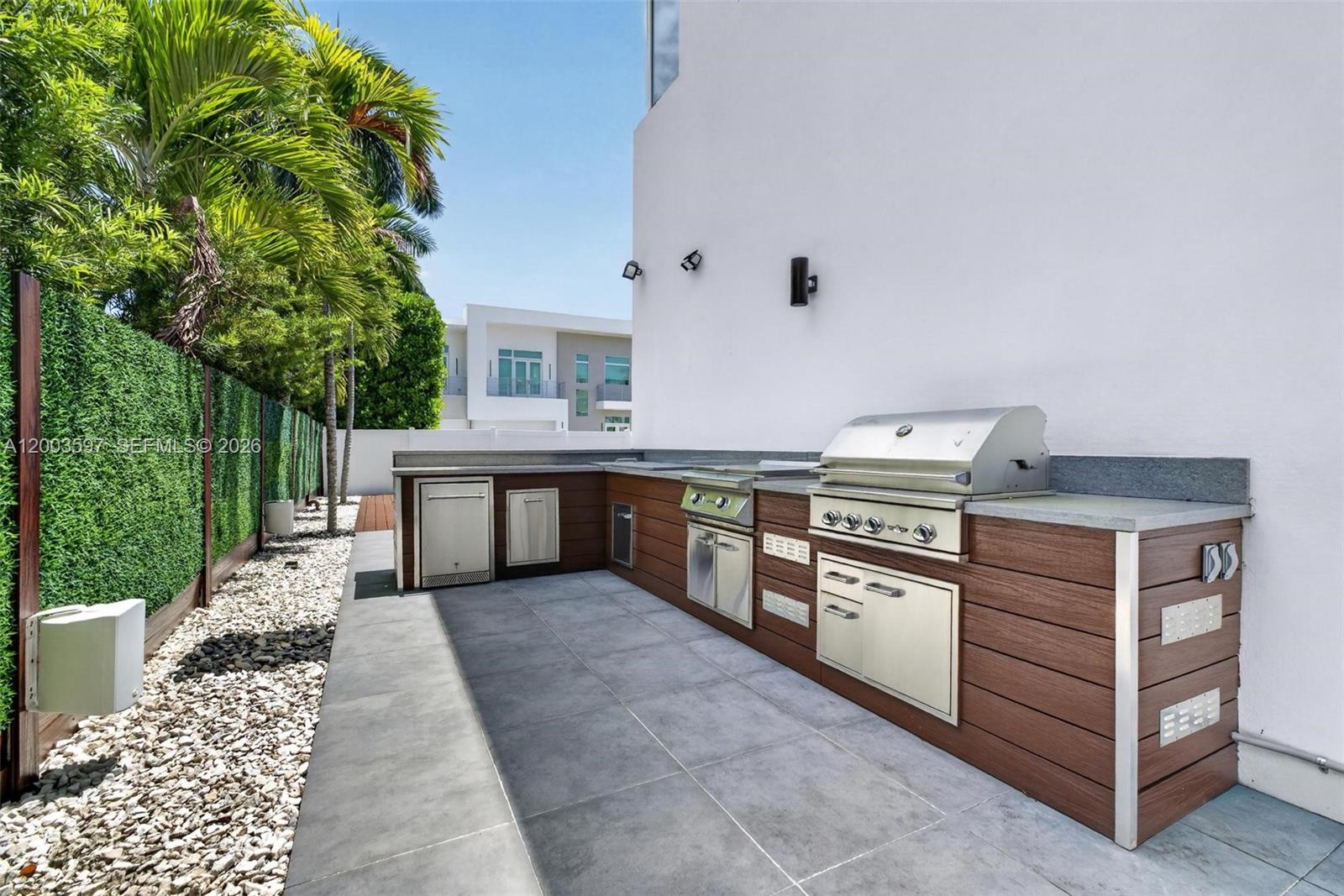 10431 NW 68th Ter, Doral FL 33178