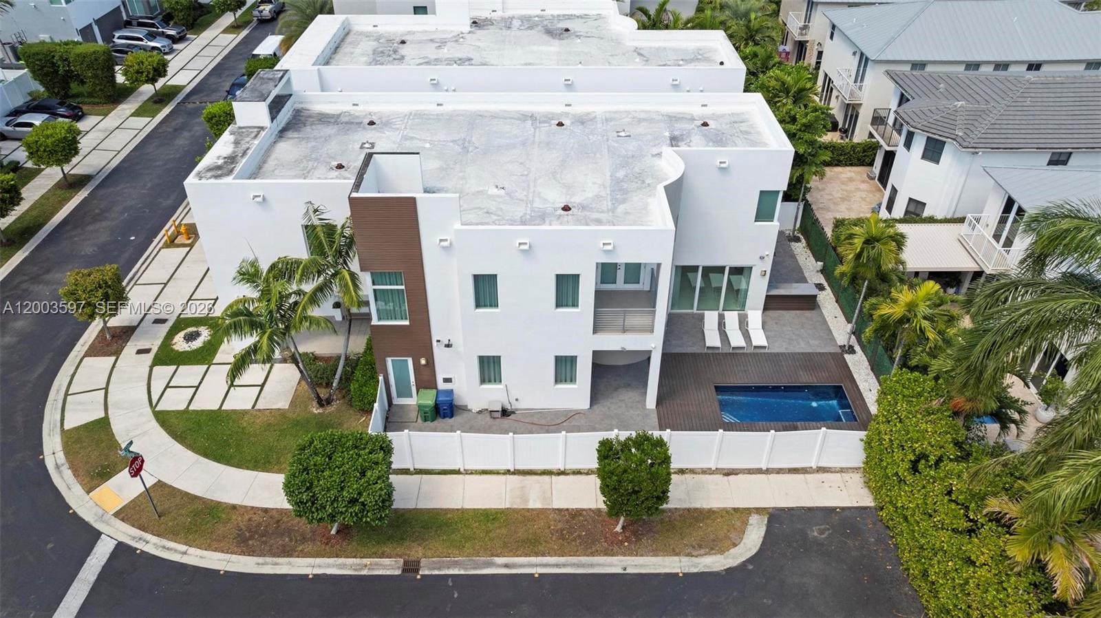 10431 NW 68th Ter, Doral FL 33178