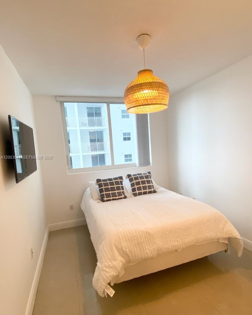 170 SE 14th St #1504, Miami FL 33131