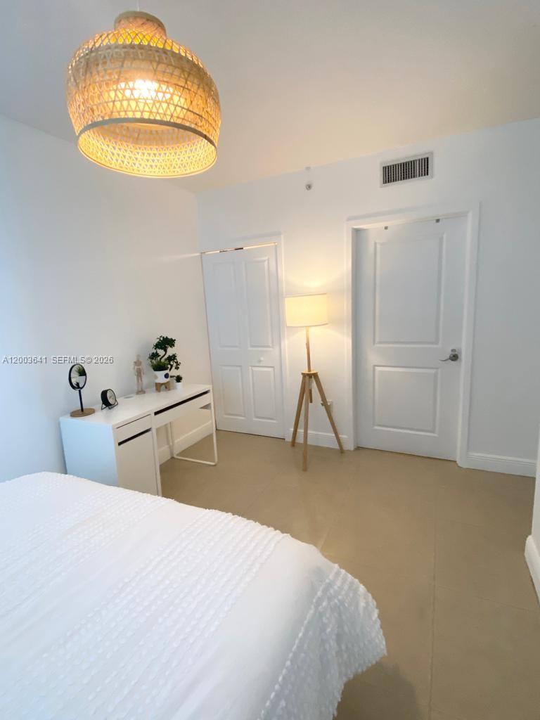 170 SE 14th St #1504, Miami FL 33131