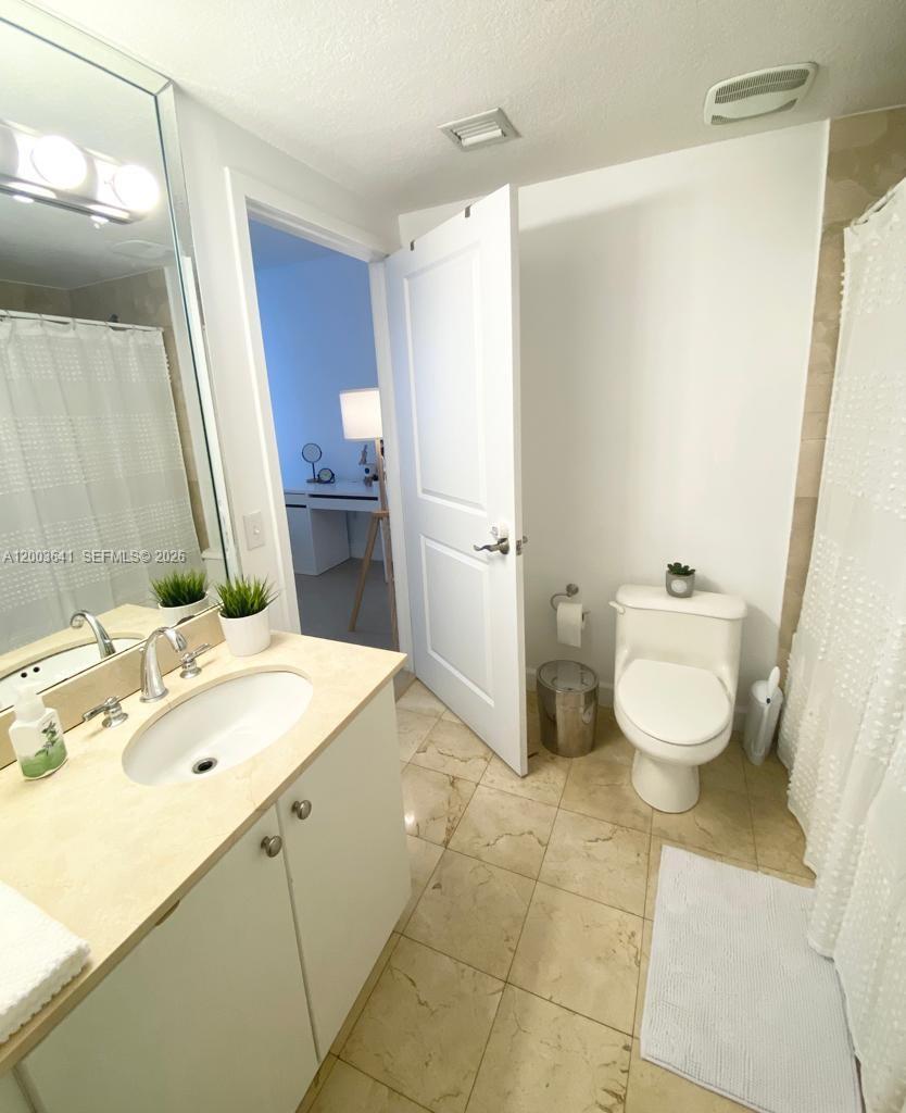 170 SE 14th St #1504, Miami FL 33131