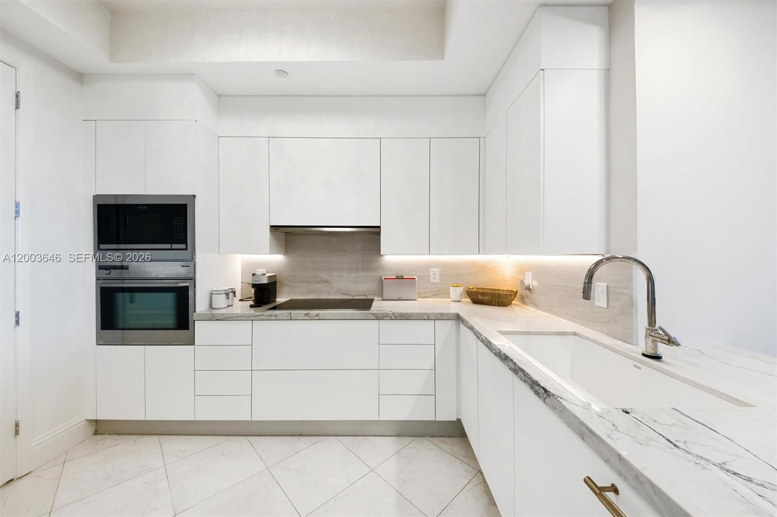 100 S Pointe Dr #702, Miami Beach FL 33139