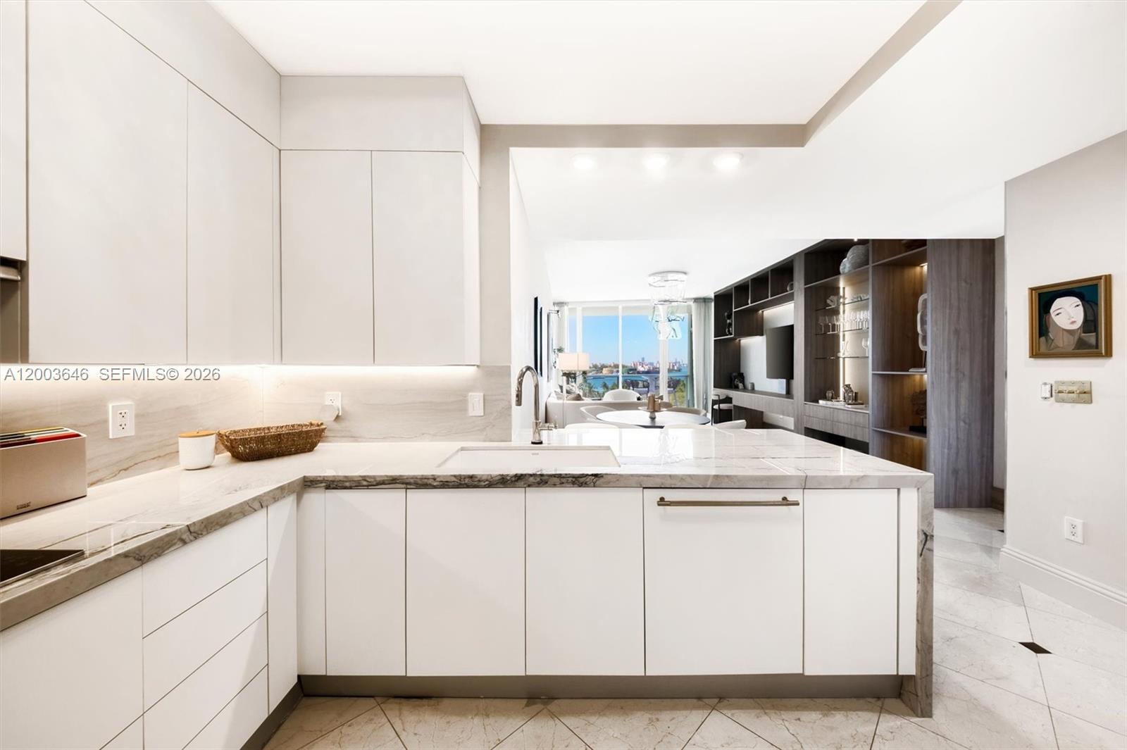 100 S Pointe Dr #702, Miami Beach FL 33139