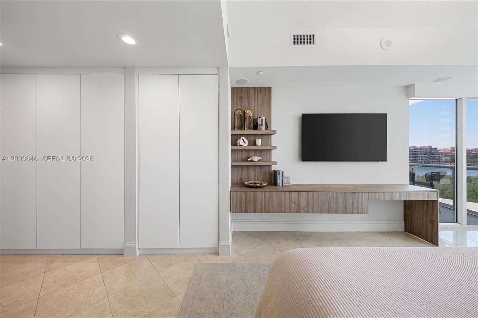 100 S Pointe Dr #702, Miami Beach FL 33139