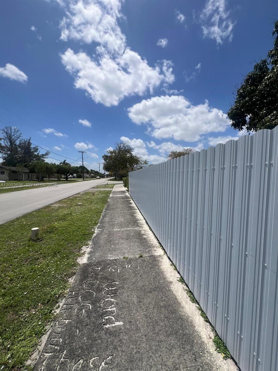 2831 NW 189th St, Miami Gardens FL 33056