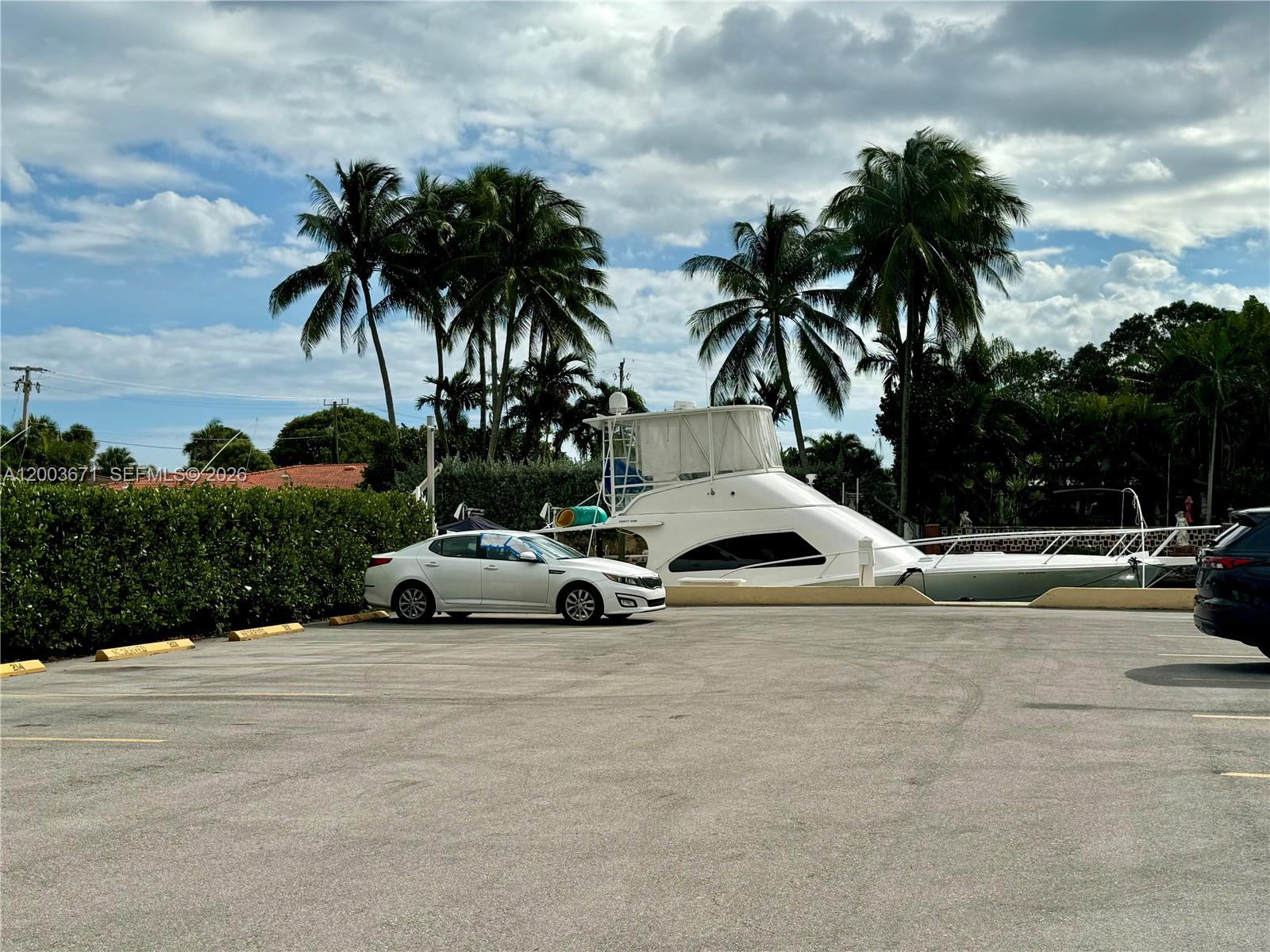 2020 NE 135th St #810, North Miami FL 33181