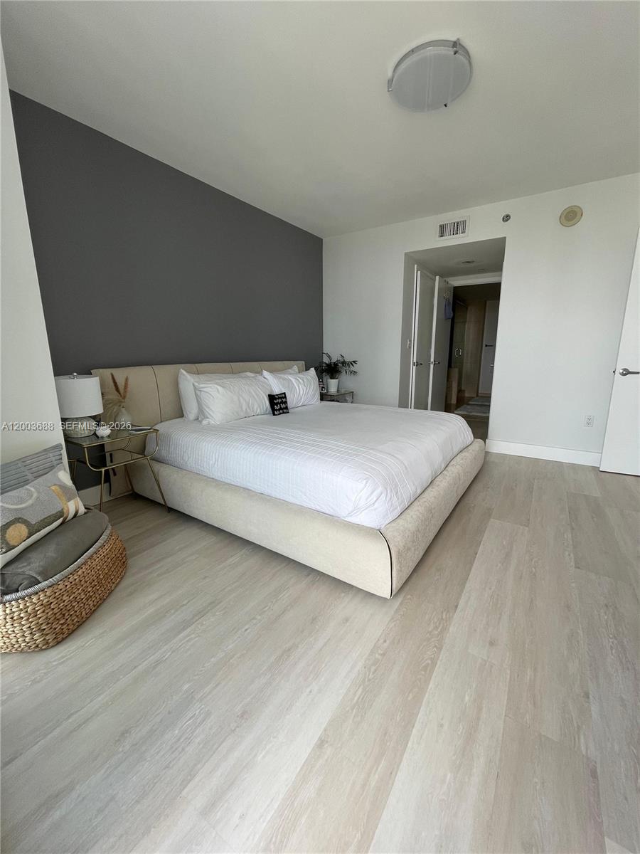 50 Biscayne Blvd #2611, Miami FL 33132