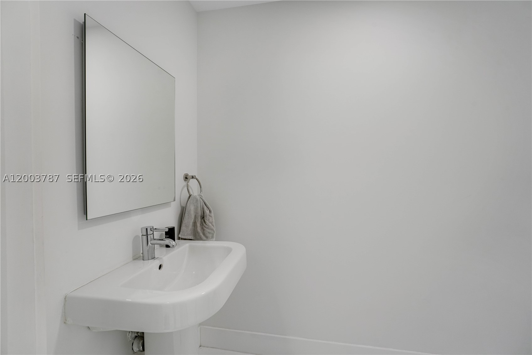 1040 Biscayne Blvd #1905, Miami FL 33132