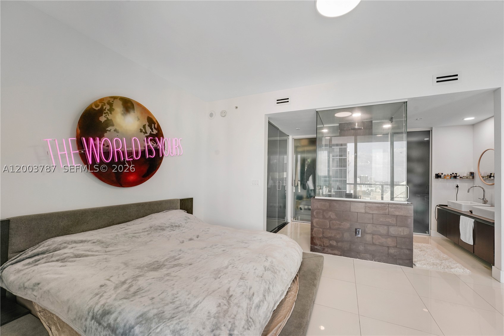 1040 Biscayne Blvd #1905, Miami FL 33132