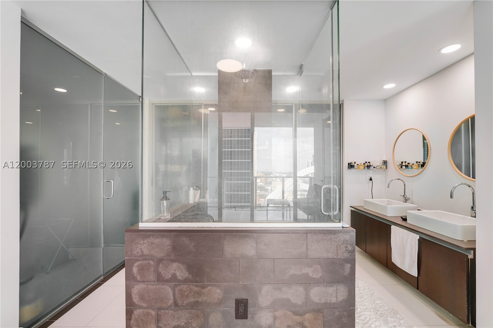 1040 Biscayne Blvd #1905, Miami FL 33132
