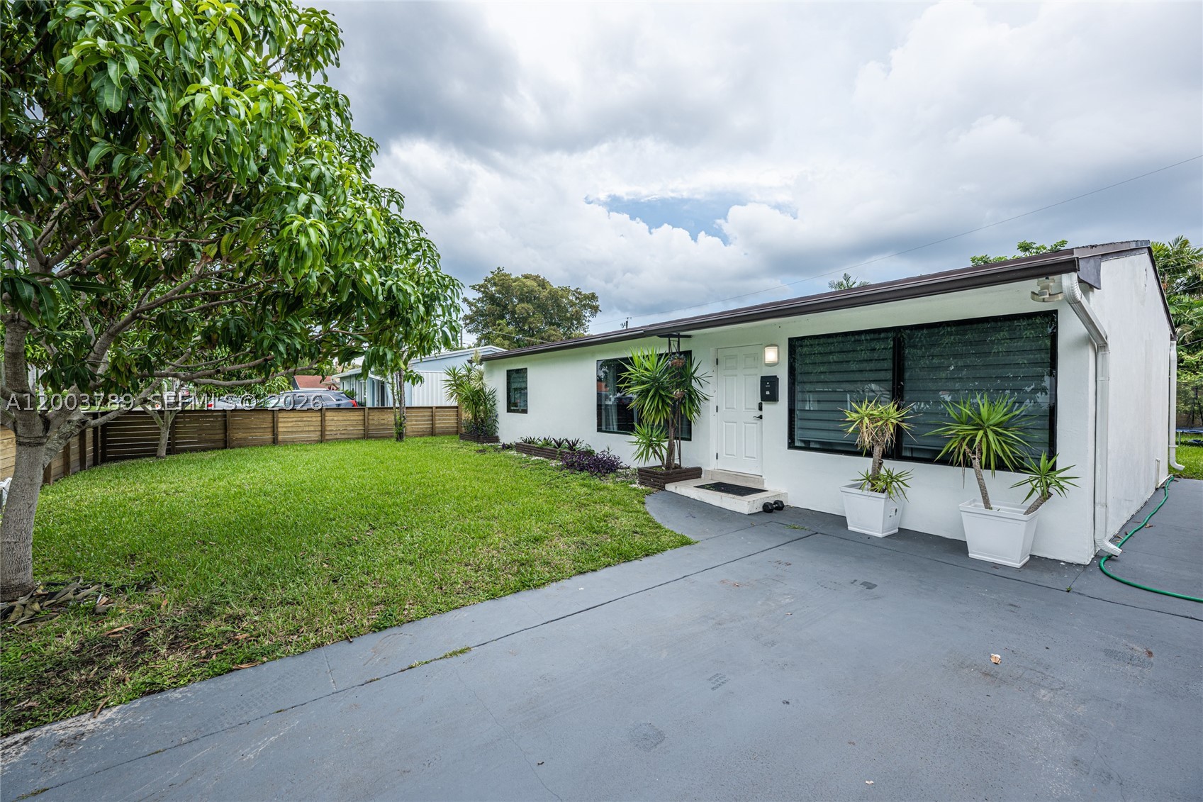 906 NE 6th St #0, Hallandale Beach FL 33009