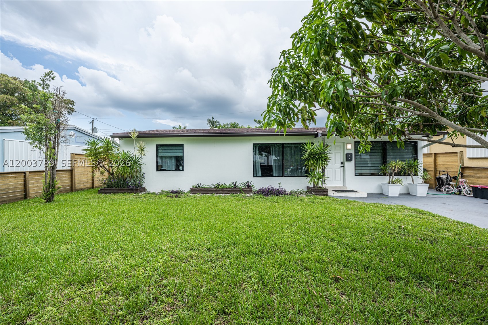 906 NE 6th St #0, Hallandale Beach FL 33009