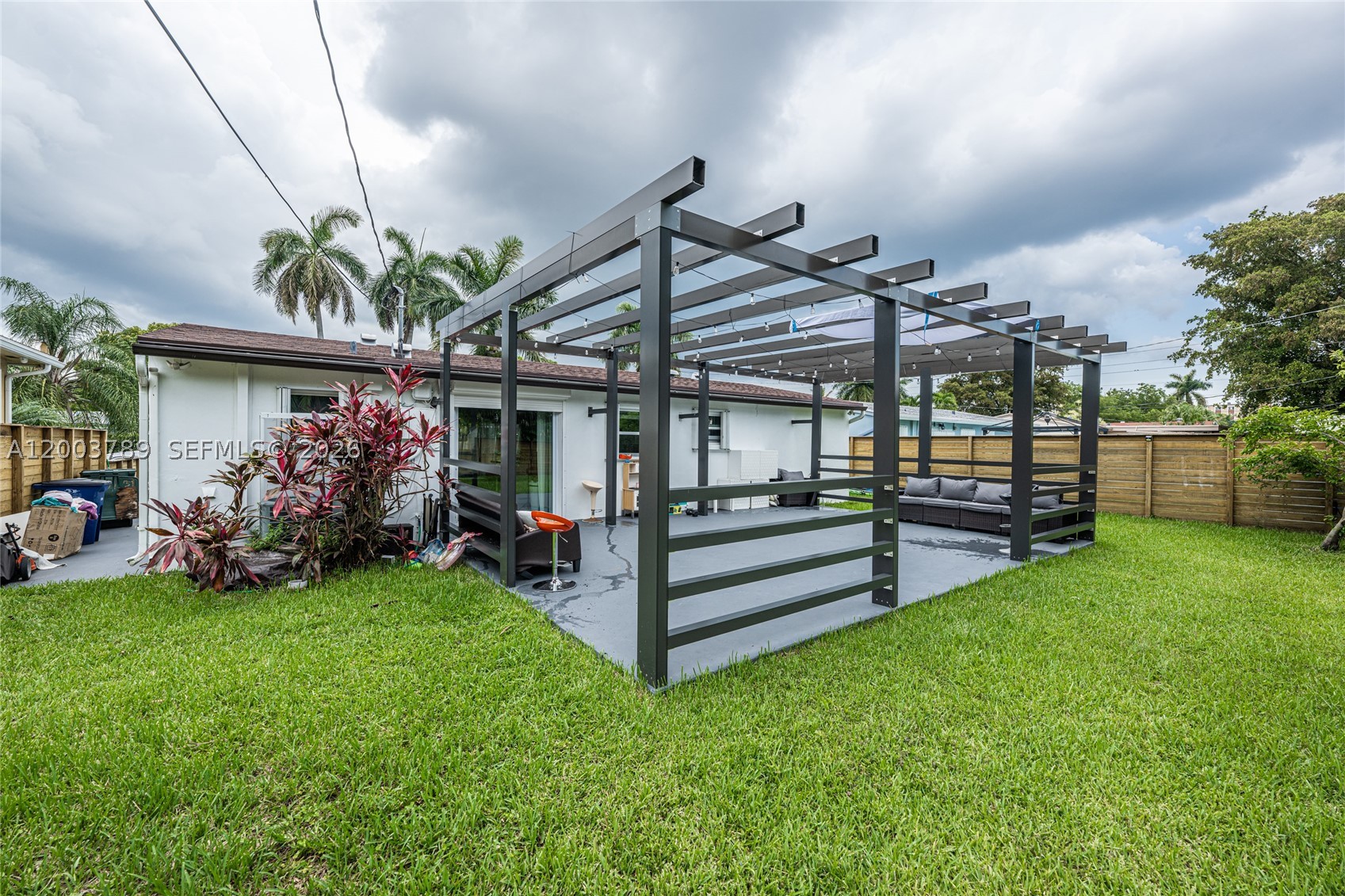 906 NE 6th St #0, Hallandale Beach FL 33009