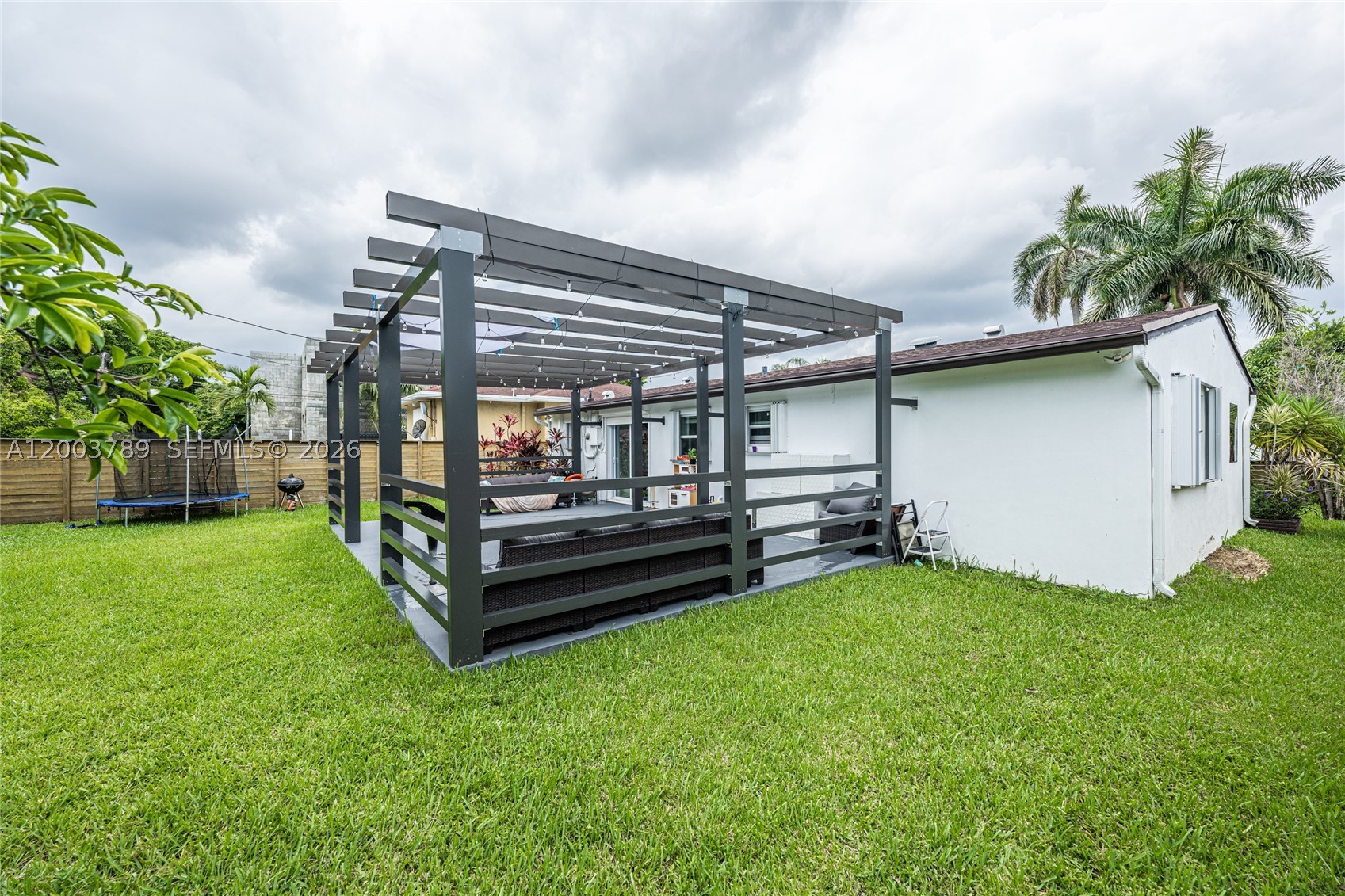 906 NE 6th St #0, Hallandale Beach FL 33009