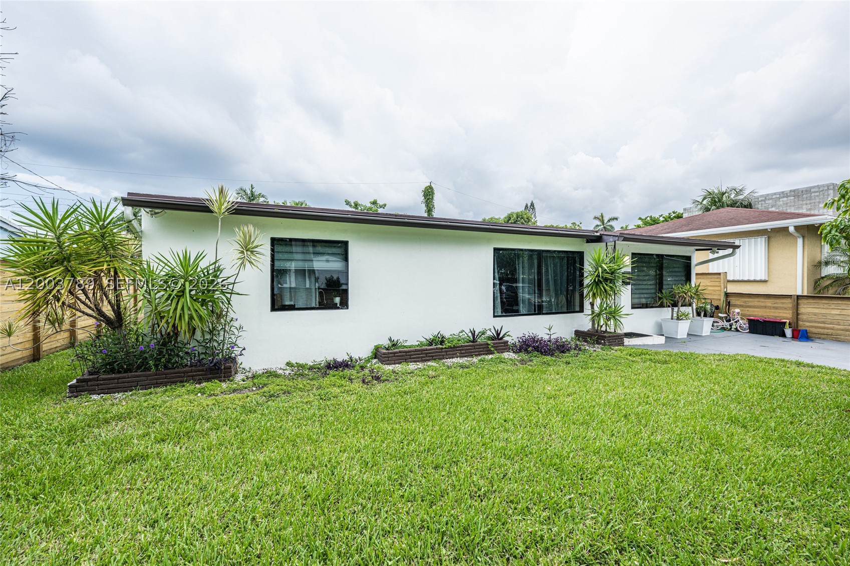 906 NE 6th St #0, Hallandale Beach FL 33009