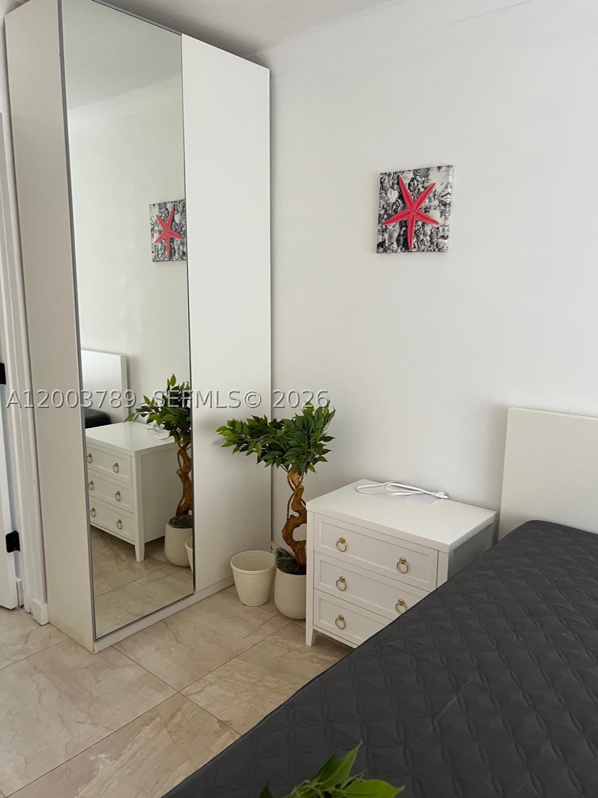 906 NE 6th St #0, Hallandale Beach FL 33009