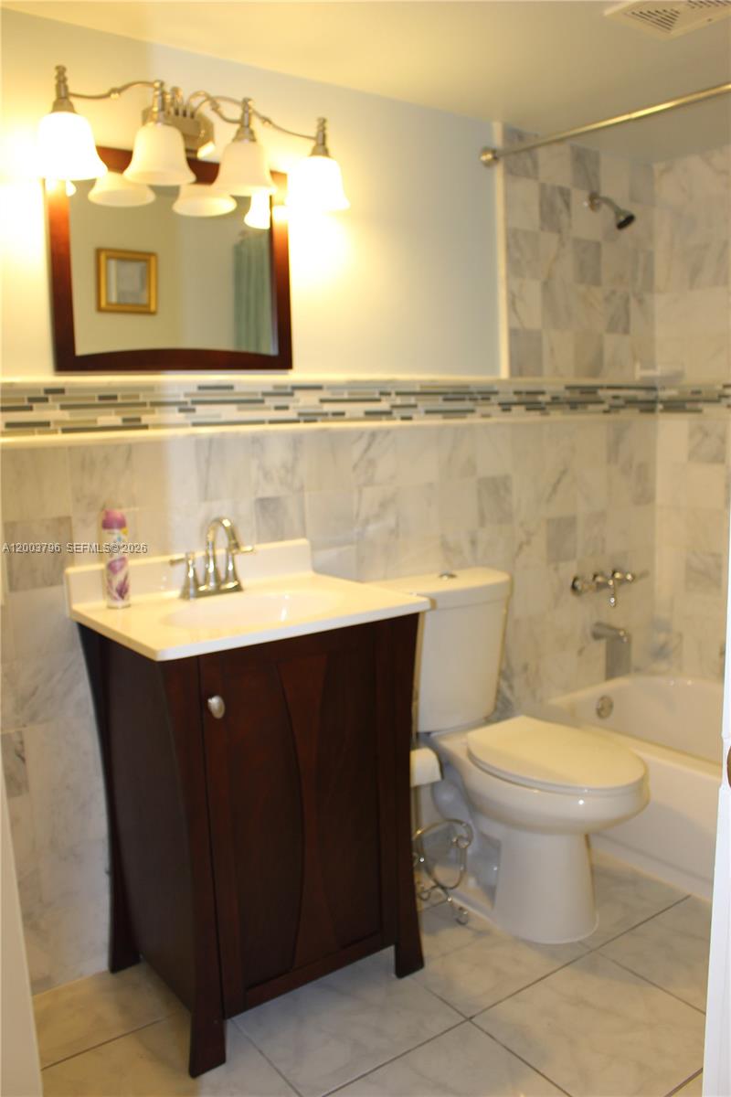 7208 Fairway Dr #I8, Miami Lakes FL 33014