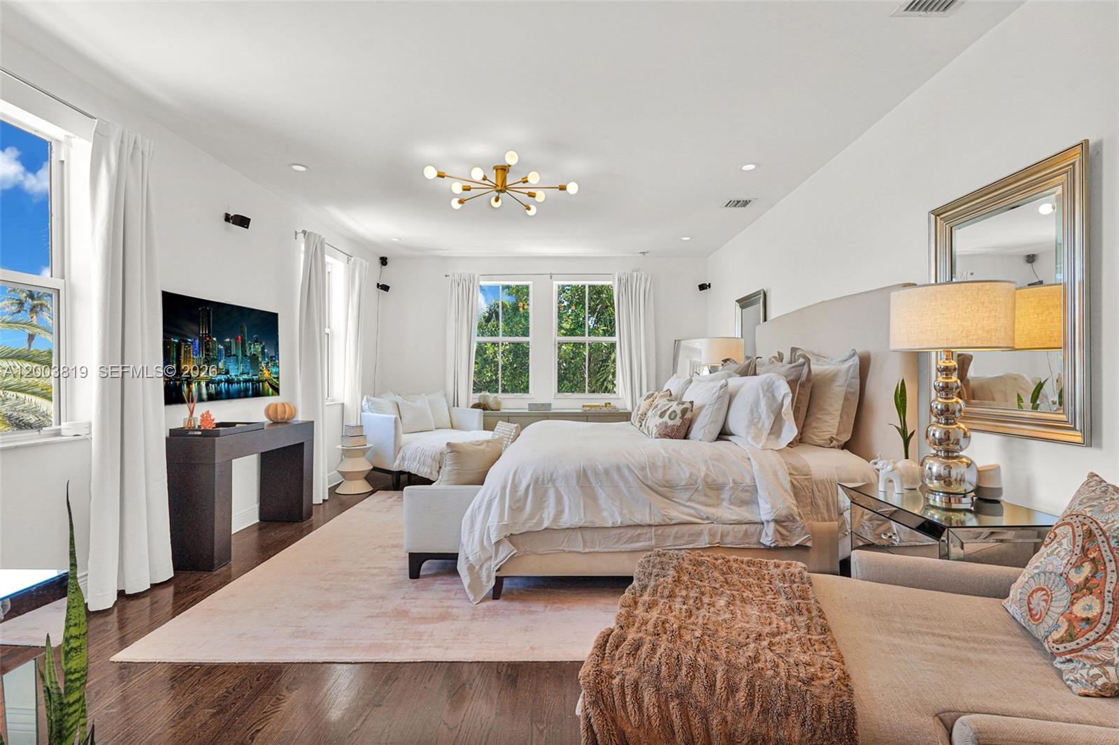 2143 N Bay Rd, Miami Beach FL 33140
