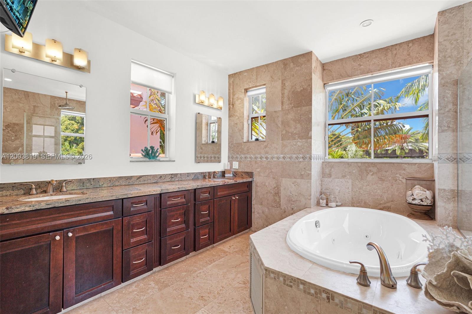 2143 N Bay Rd, Miami Beach FL 33140