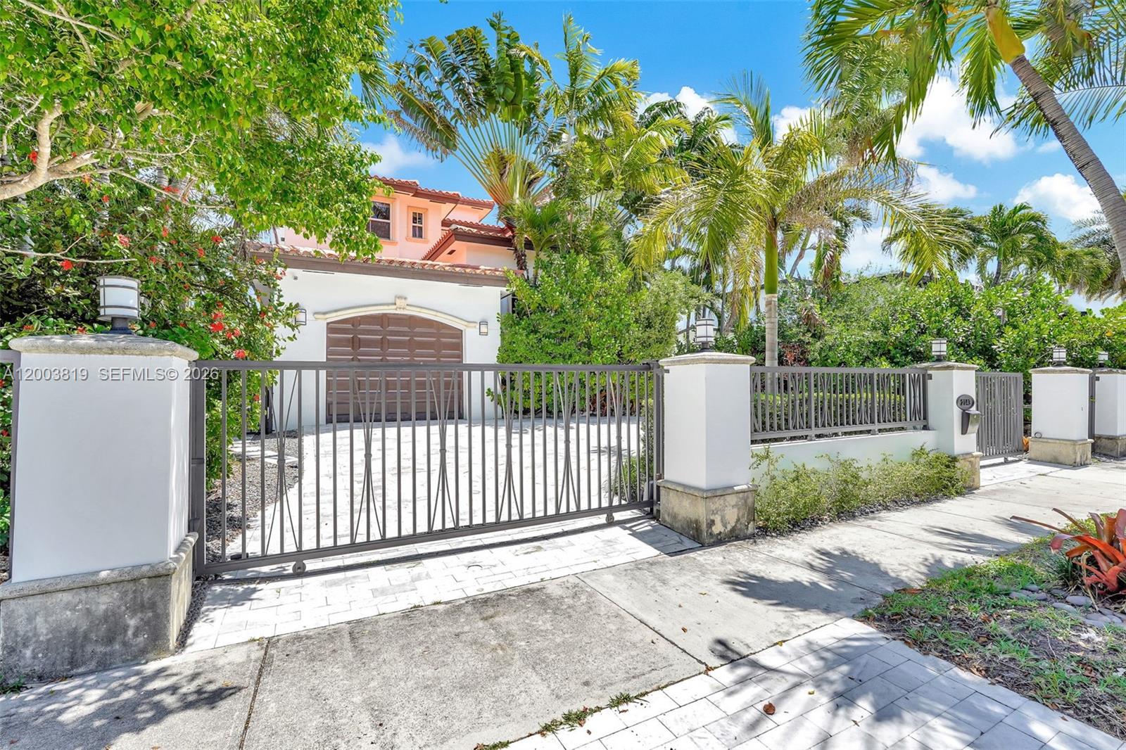 2143 N Bay Rd, Miami Beach FL 33140