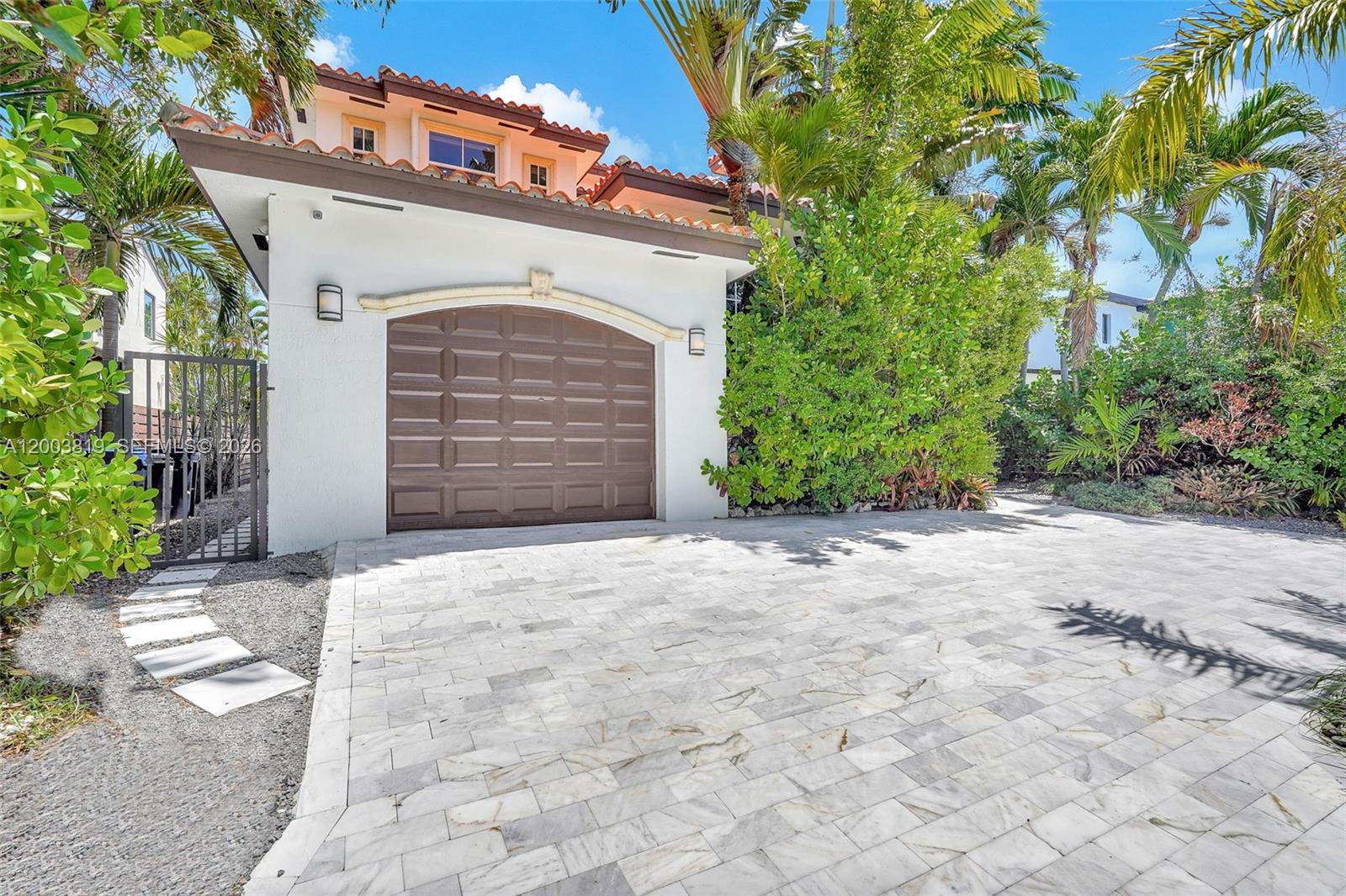 2143 N Bay Rd, Miami Beach FL 33140