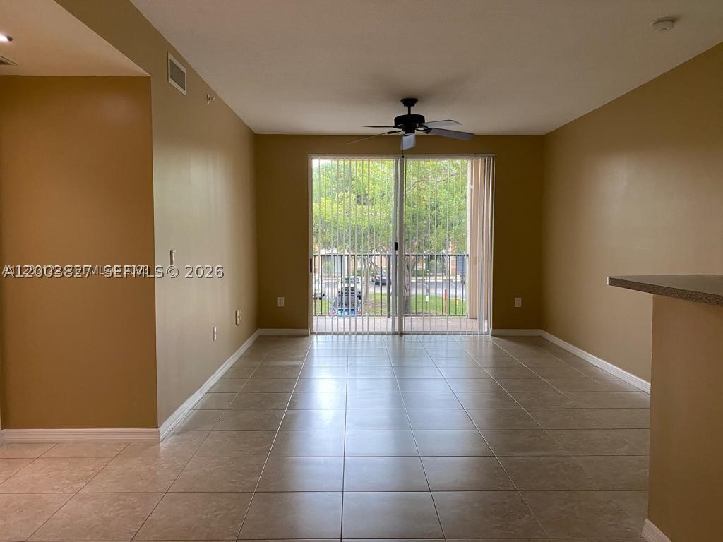 8060 N Nob Hill Rd #203, Tamarac FL 33321