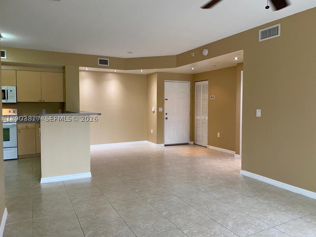 8060 N Nob Hill Rd #203, Tamarac FL 33321