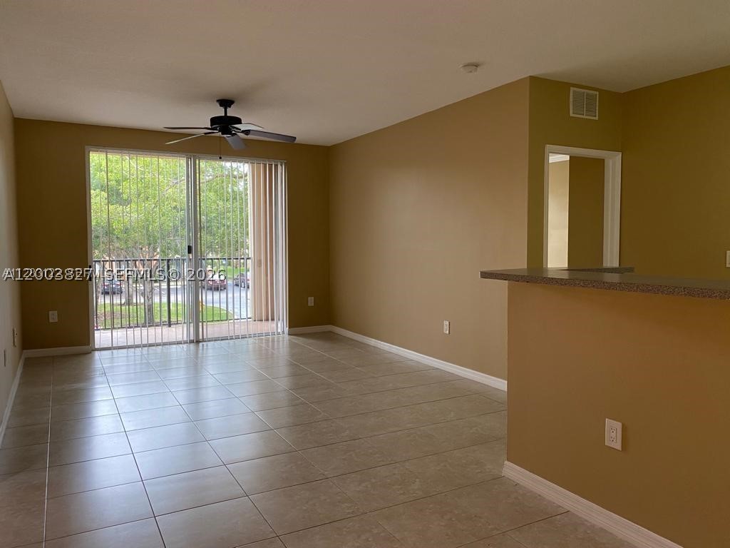 8060 N Nob Hill Rd #203, Tamarac FL 33321