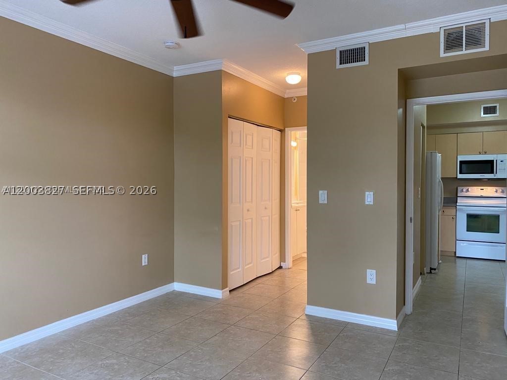 8060 N Nob Hill Rd #203, Tamarac FL 33321