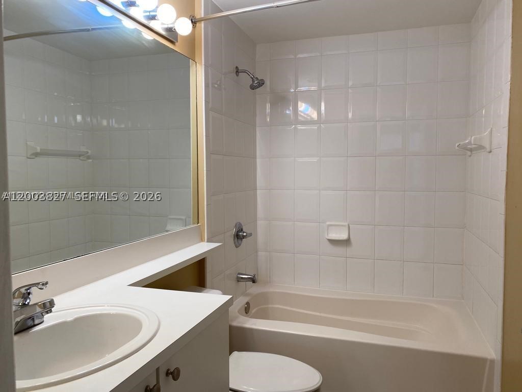 8060 N Nob Hill Rd #203, Tamarac FL 33321