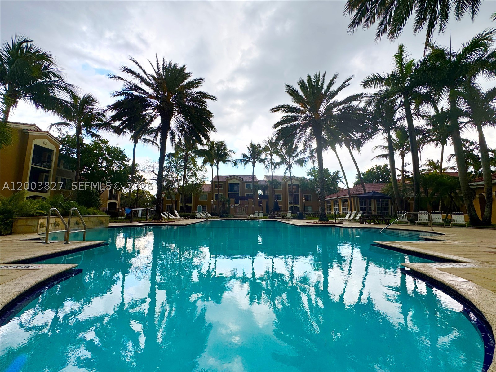 8060 N Nob Hill Rd #203, Tamarac FL 33321