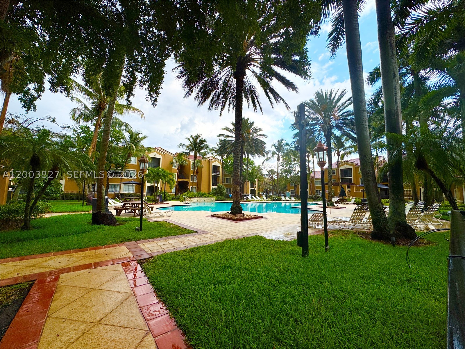 8060 N Nob Hill Rd #203, Tamarac FL 33321