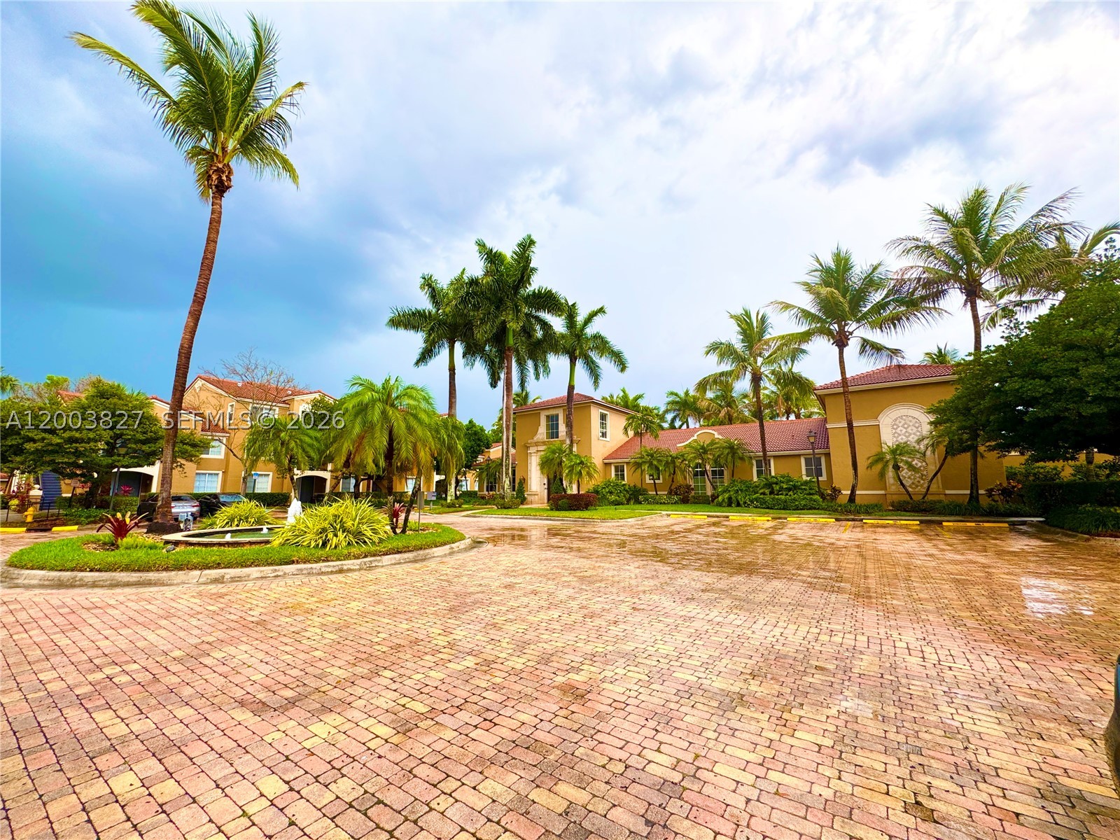 8060 N Nob Hill Rd #203, Tamarac FL 33321