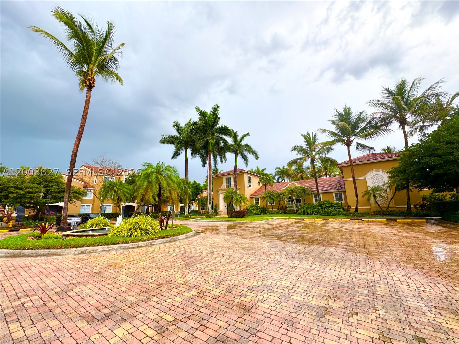 8060 N Nob Hill Rd #203, Tamarac FL 33321
