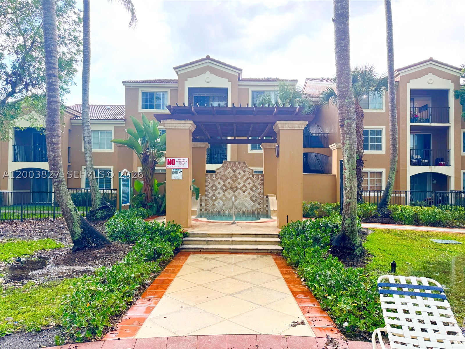 8060 N Nob Hill Rd #203, Tamarac FL 33321