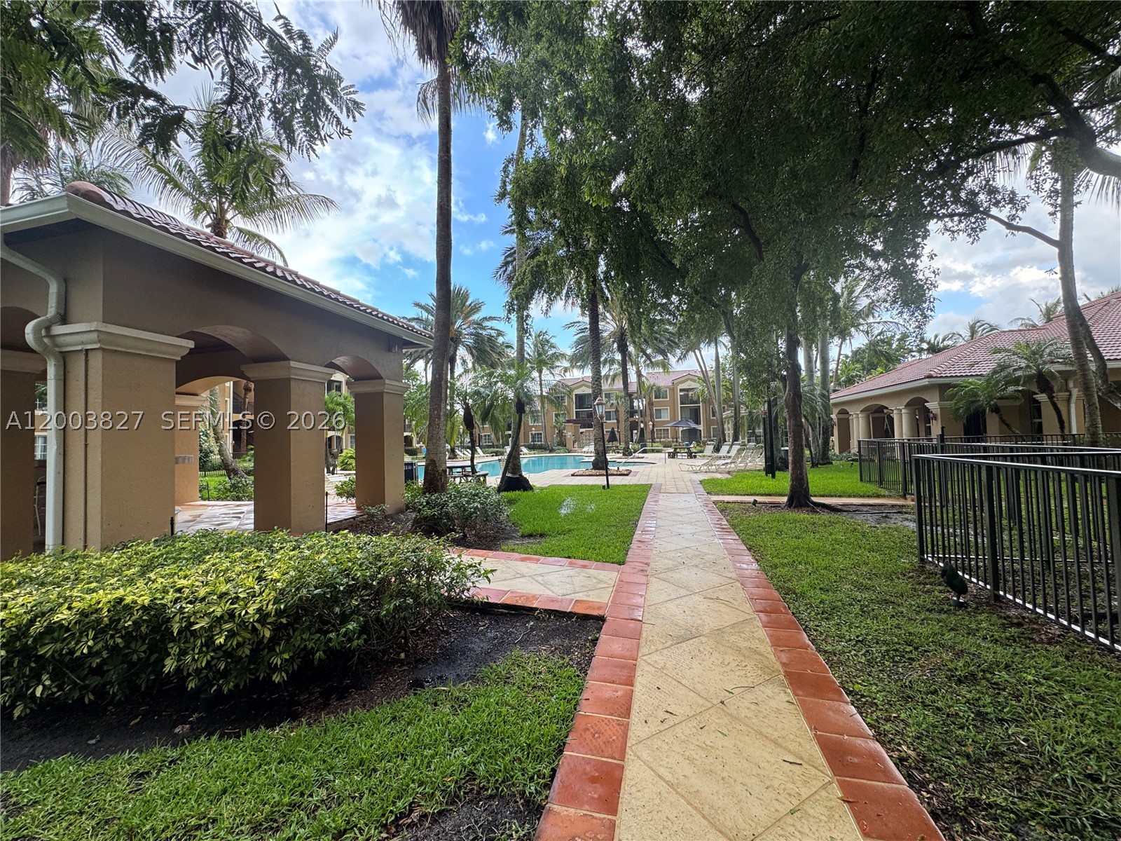 8060 N Nob Hill Rd #203, Tamarac FL 33321