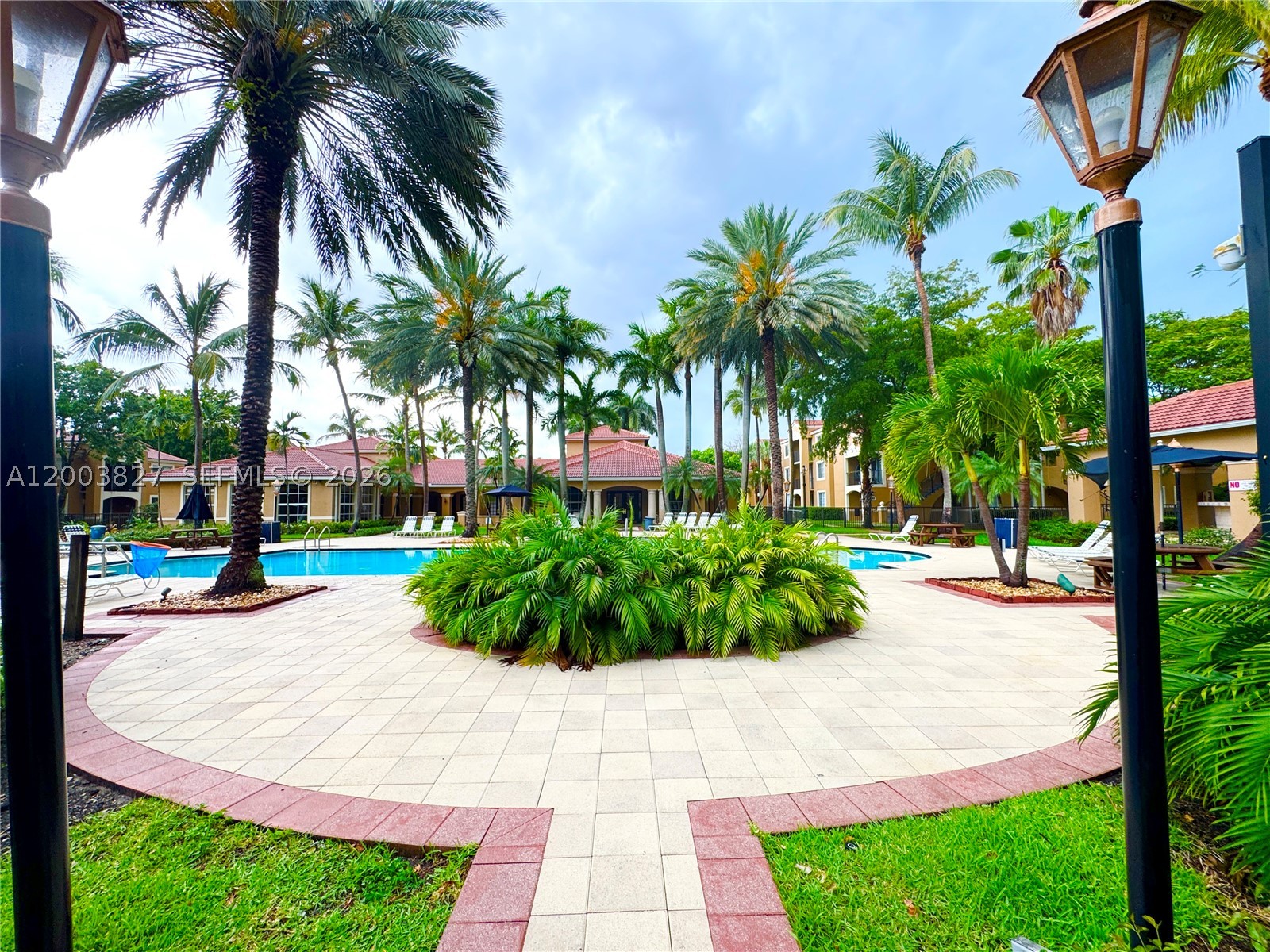 8060 N Nob Hill Rd #203, Tamarac FL 33321