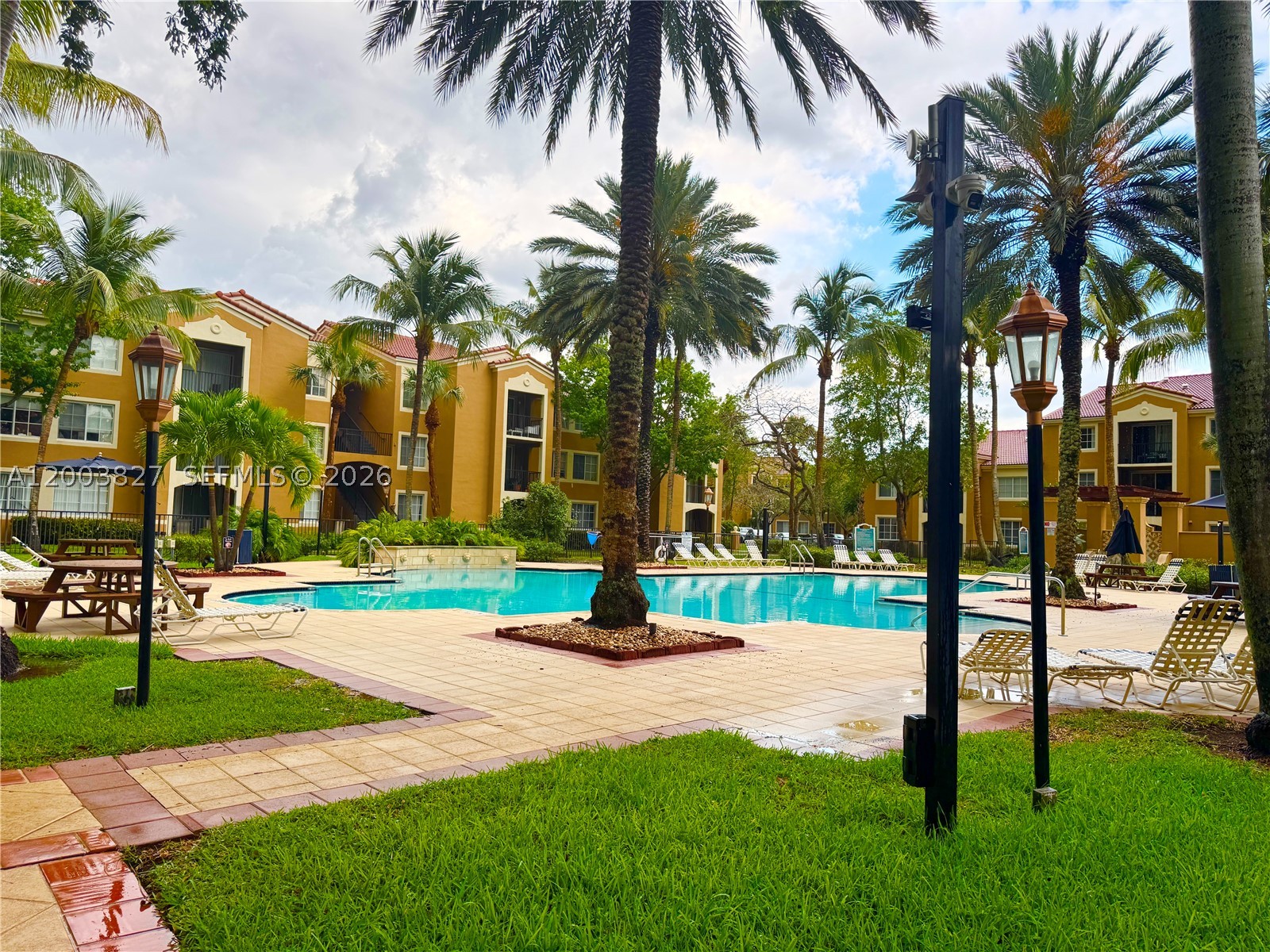 8060 N Nob Hill Rd #203, Tamarac FL 33321