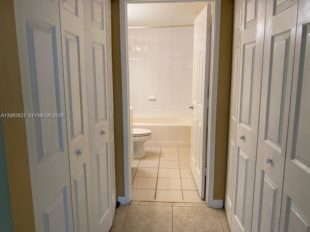 8060 N Nob Hill Rd #203, Tamarac FL 33321