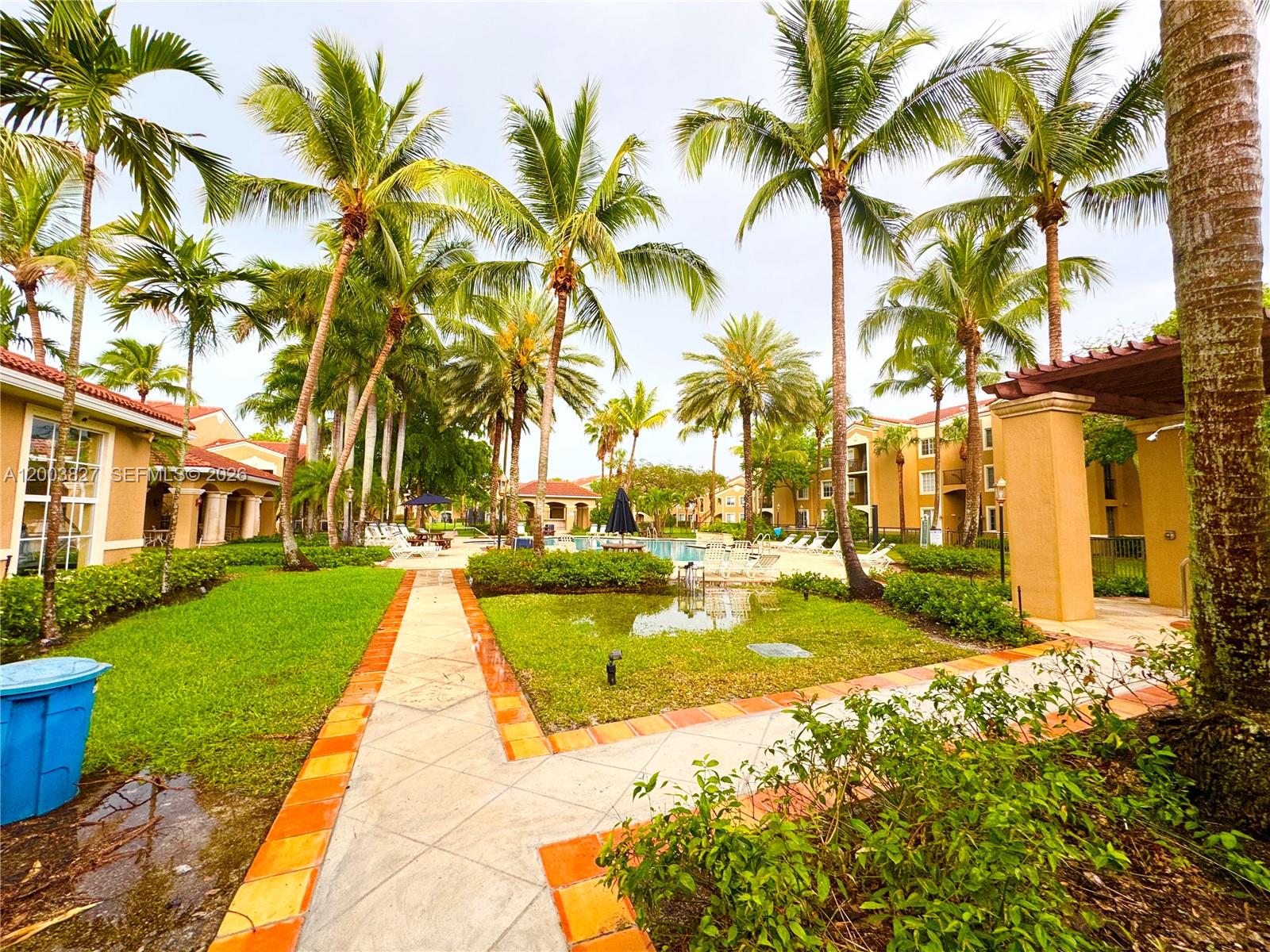 8060 N Nob Hill Rd #203, Tamarac FL 33321