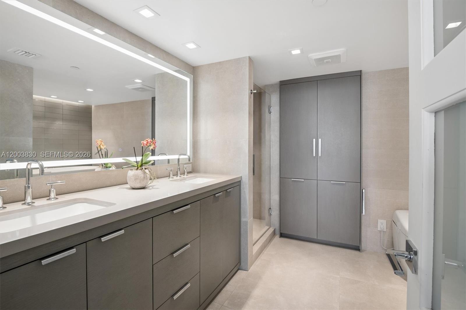 400 S Pointe Dr #2309, Miami Beach FL 33139
