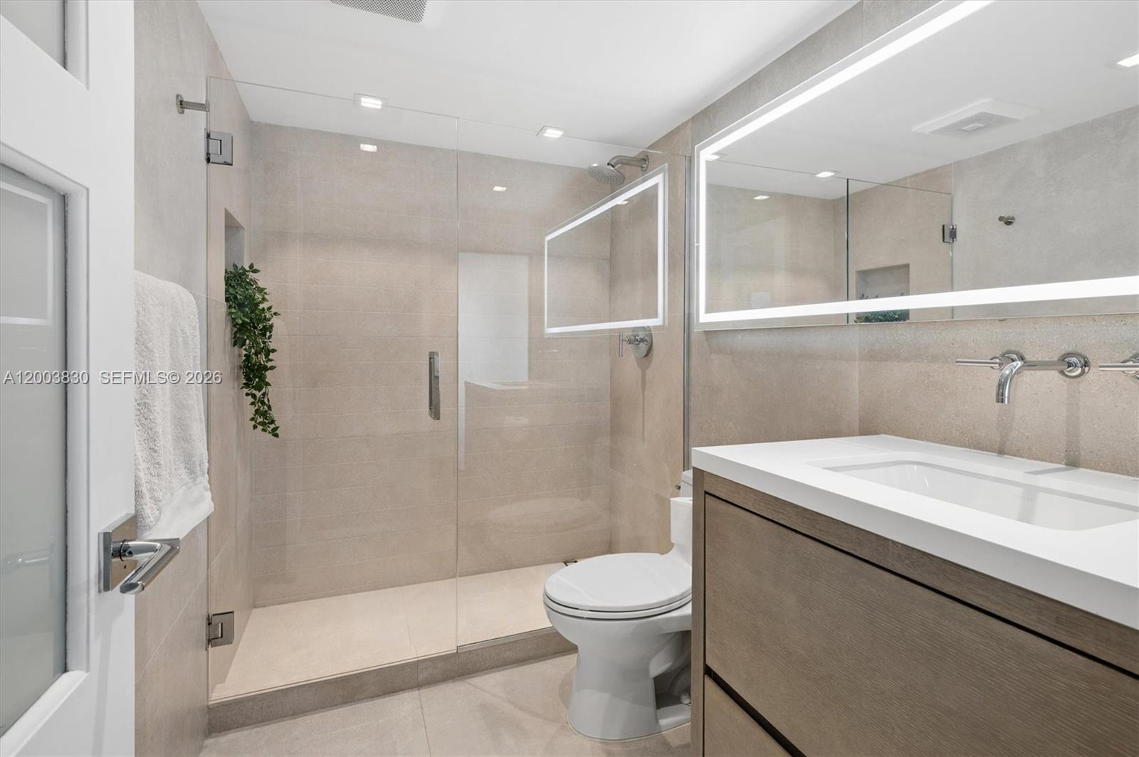 400 S Pointe Dr #2309, Miami Beach FL 33139