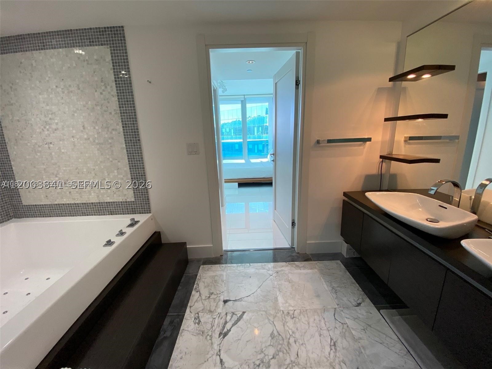 200 Biscayne Boulevard Way #4011, Miami FL 33131