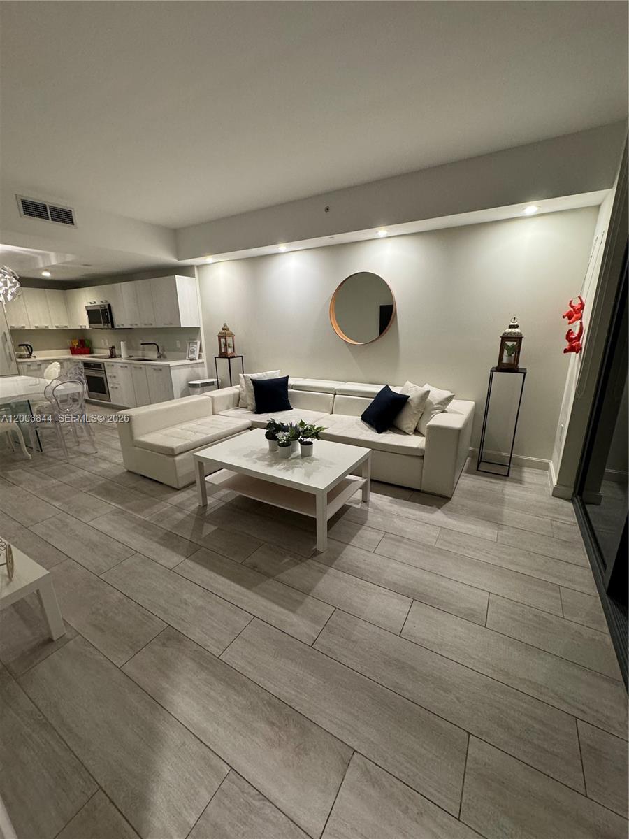 55 SW 9th St #1204, Miami FL 33130