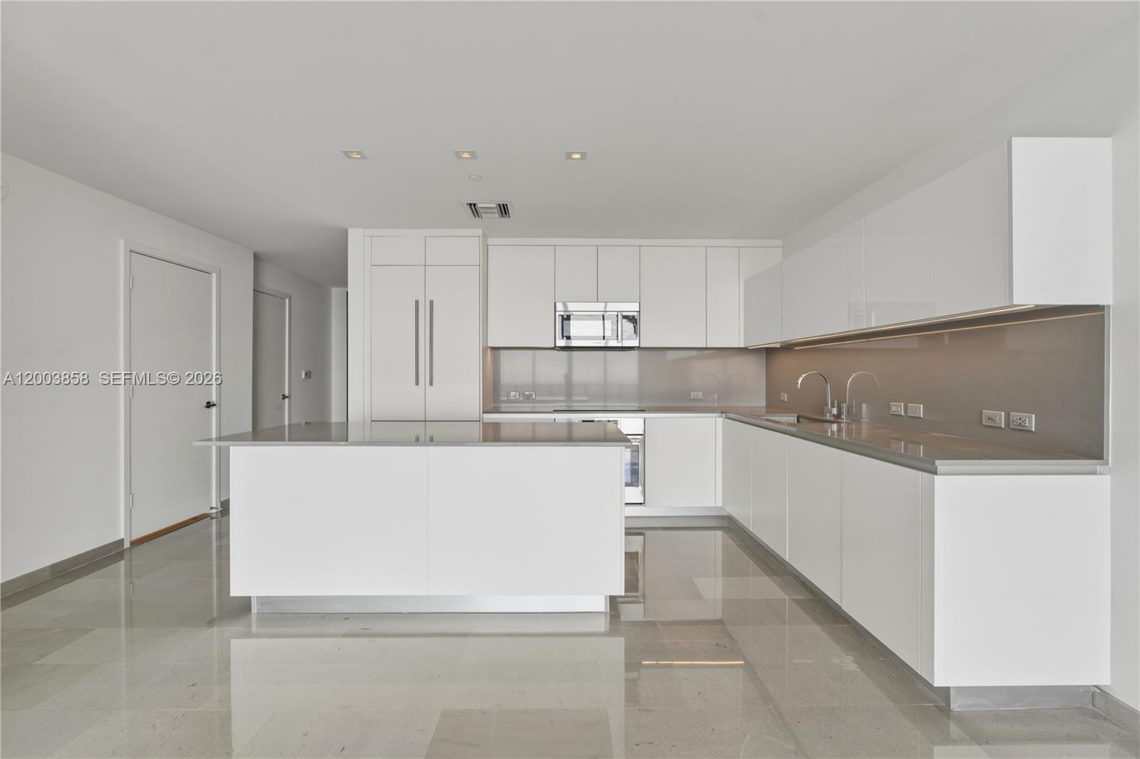 88 SW 7th St #3710, Miami FL 33130