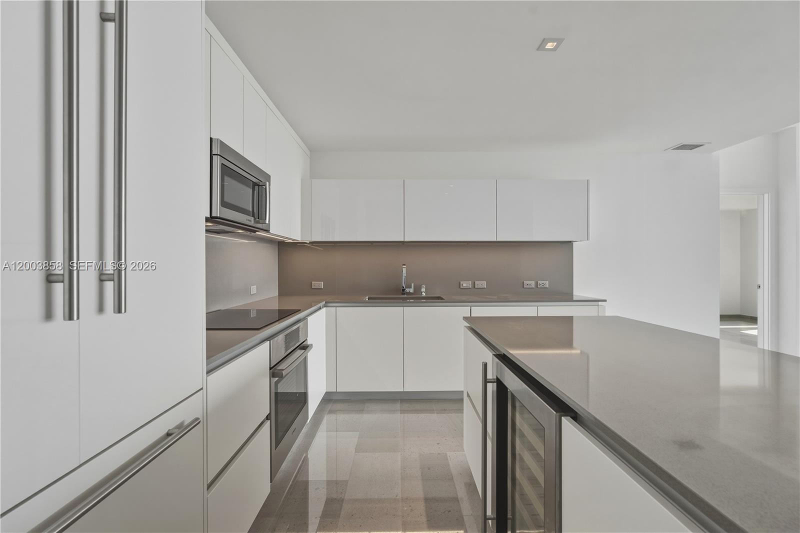 88 SW 7th St #3710, Miami FL 33130